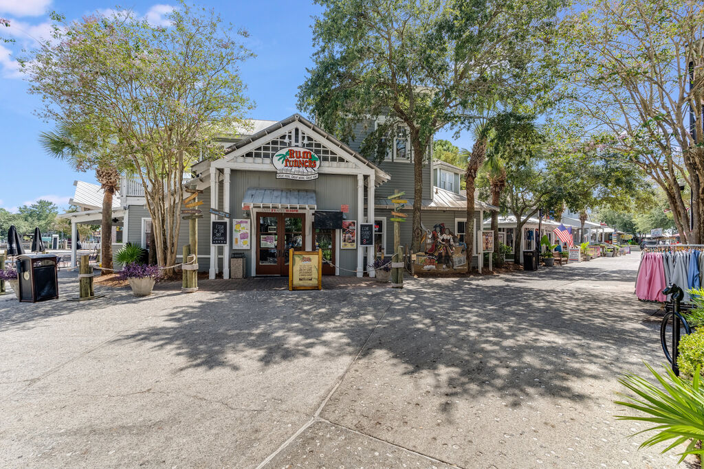 2 House vacation rental located in Destin 1