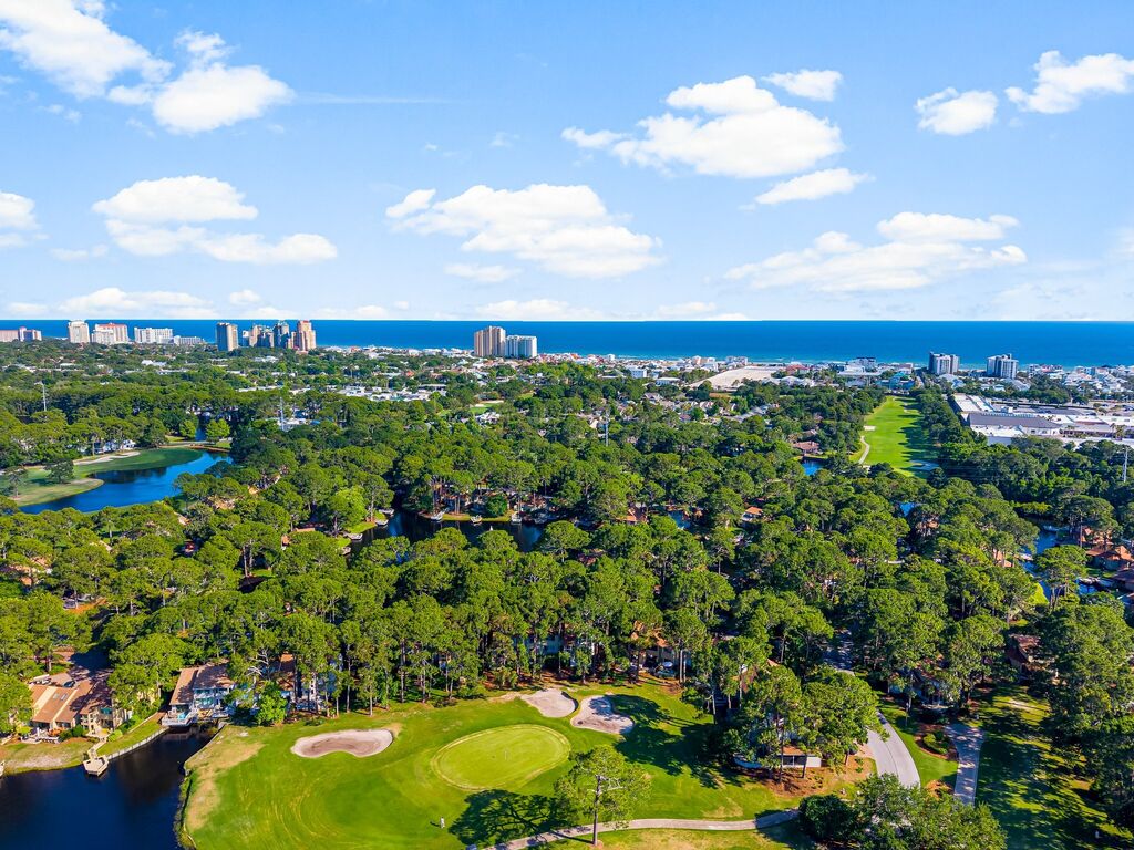 2 House vacation rental located in Destin 1