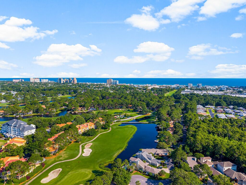 2 House vacation rental located in Destin 1