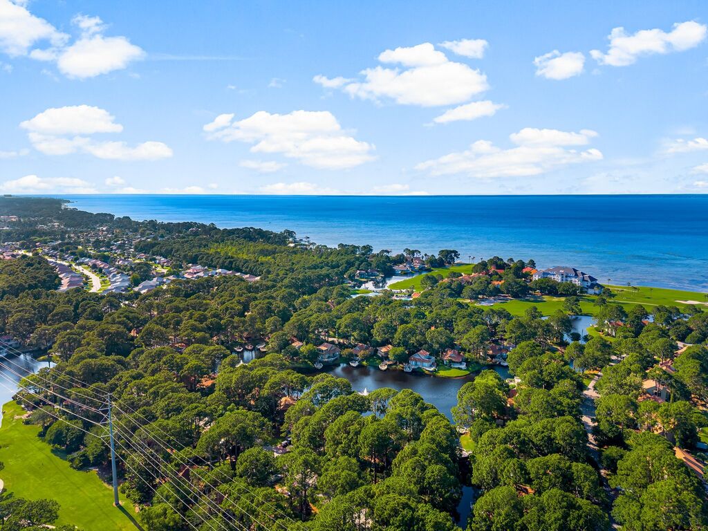 2 House vacation rental located in Destin 1