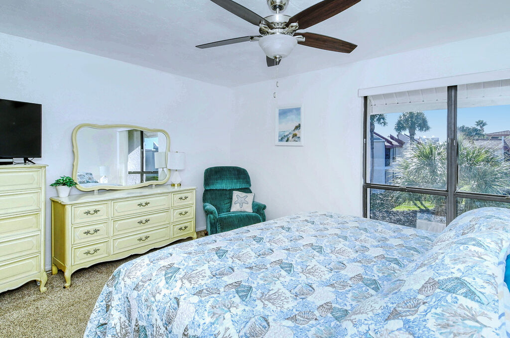 2 Condominium vacation rental located in Anna Maria Island 1