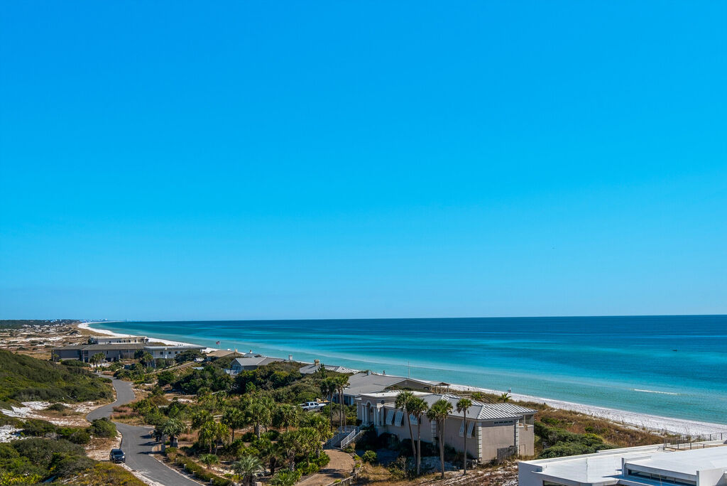 2 Condominium vacation rental located in Destin 1