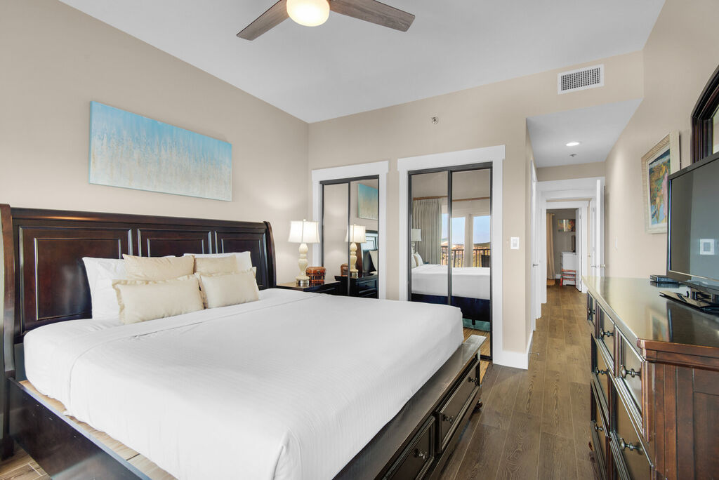 2 Condominium vacation rental located in Destin 1