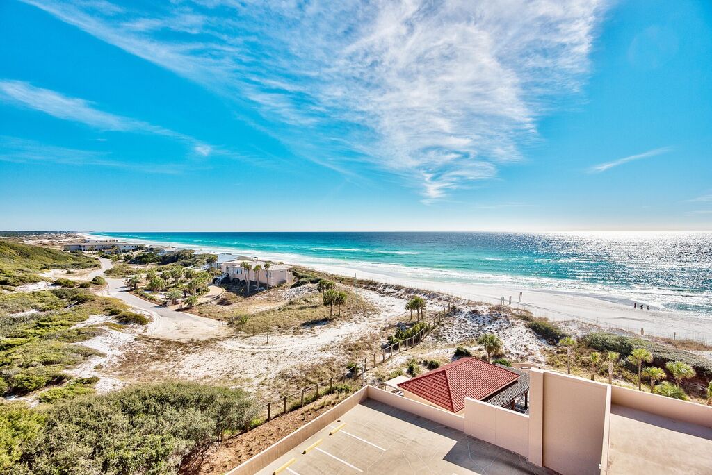 2 Condominium vacation rental located in Destin 1