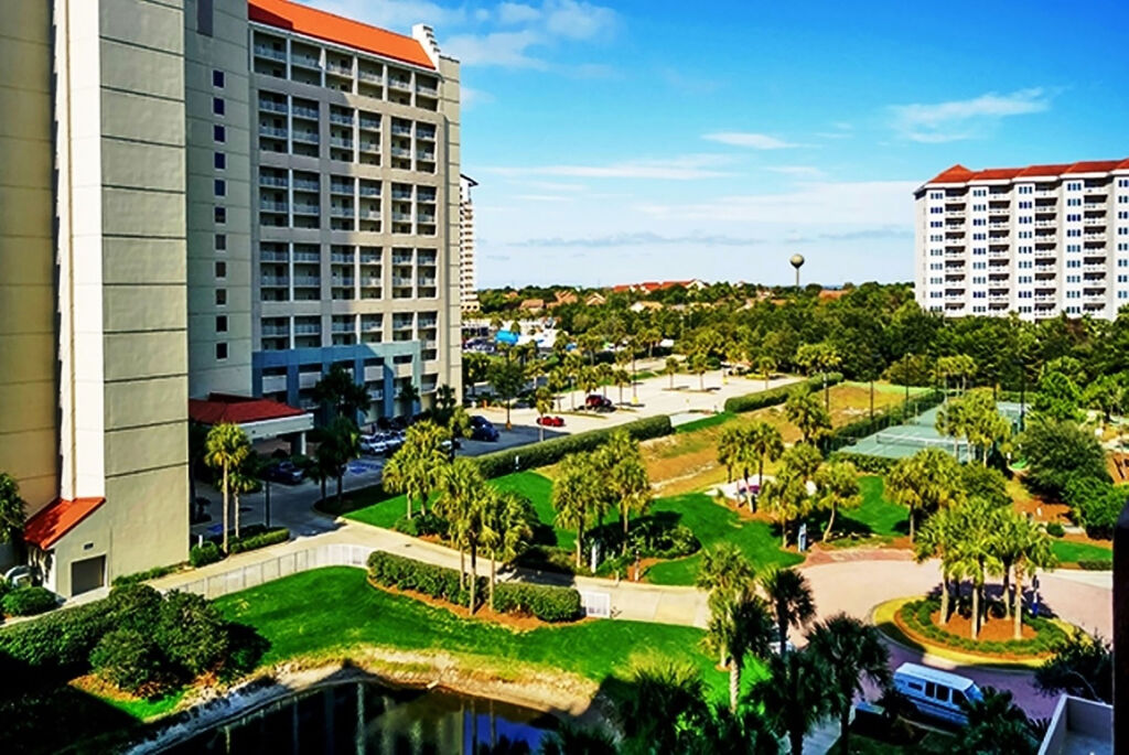 2 Condominium vacation rental located in Destin 1