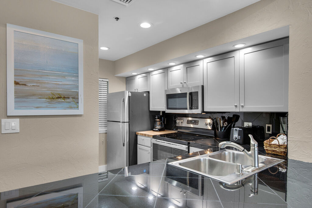 2 Condominium vacation rental located in Destin 1