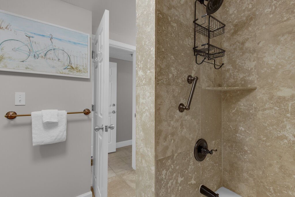 3 Condominium vacation rental located in Destin 1