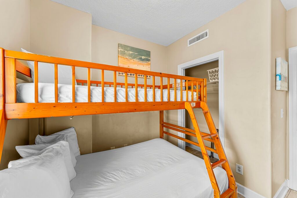 4 Condominium vacation rental located in Panama City Beach 1