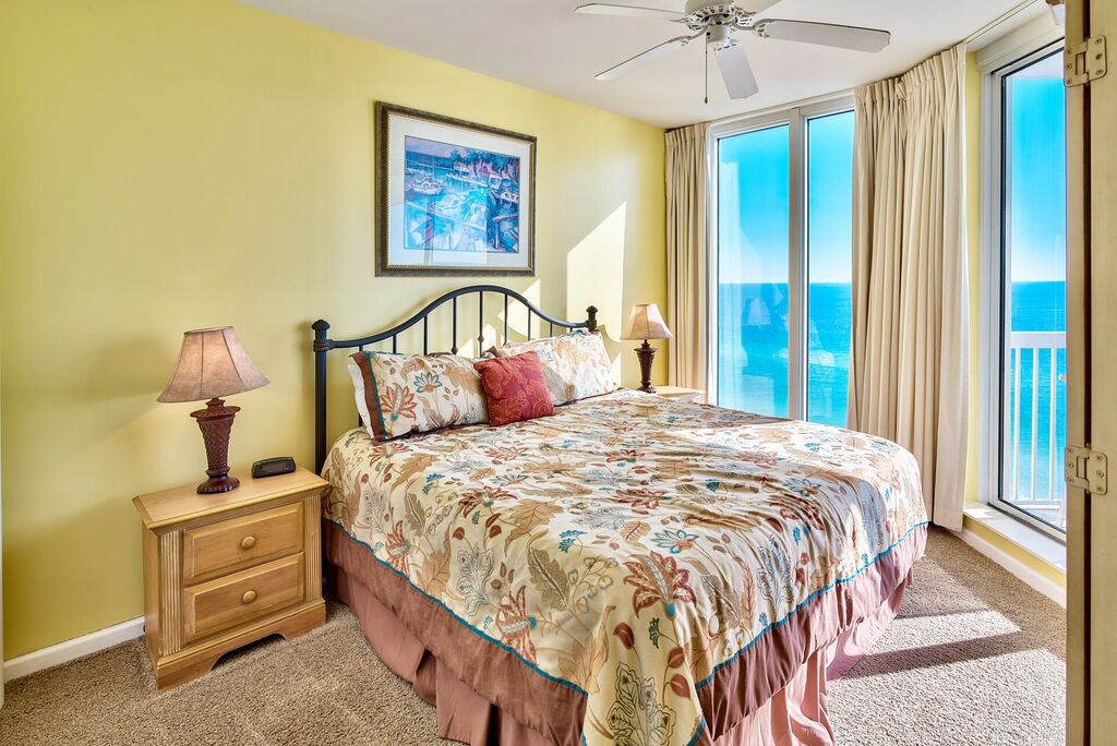 2 Condominium vacation rental located in Destin 1