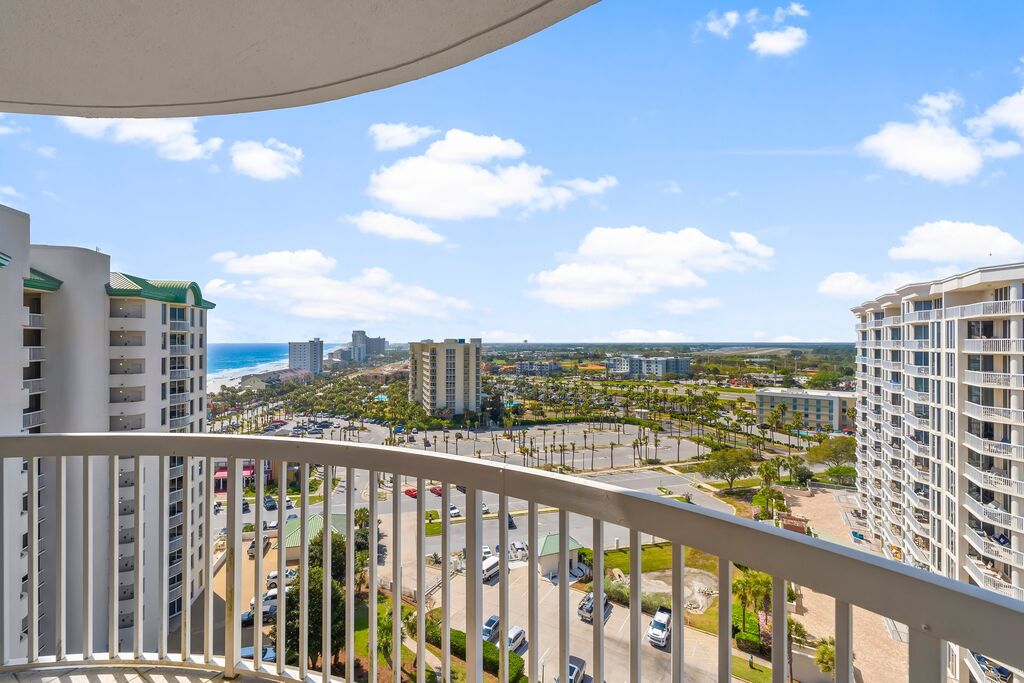 3 Condominium vacation rental located in Destin 1