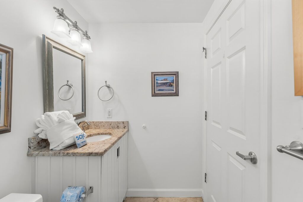 3 Condominium vacation rental located in Destin 1