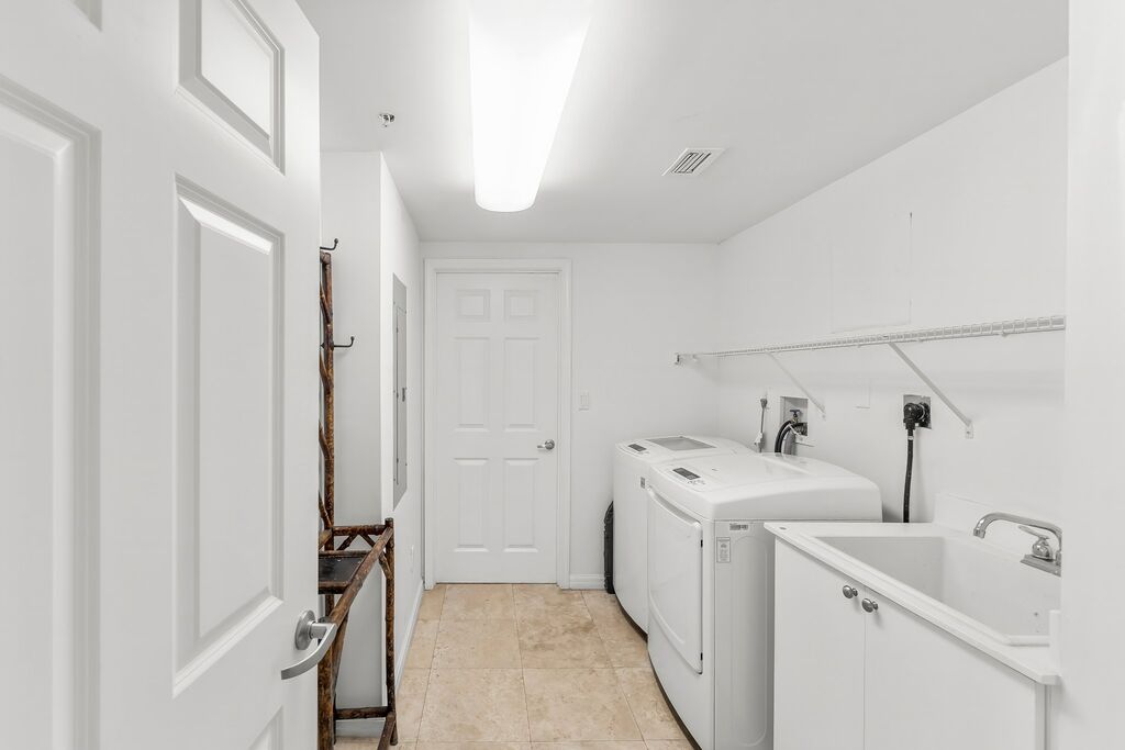 3 Condominium vacation rental located in Destin 1