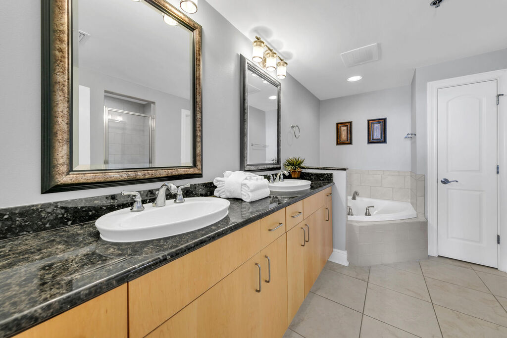 4 Condominium vacation rental located in Okaloosa Island 1