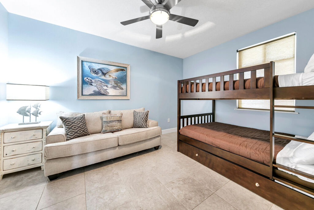 4 Condominium vacation rental located in Okaloosa Island 1