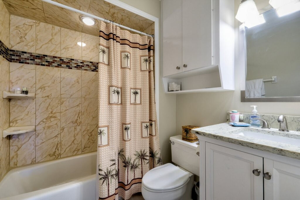 2 Condominium vacation rental located in Anna Maria Island 1