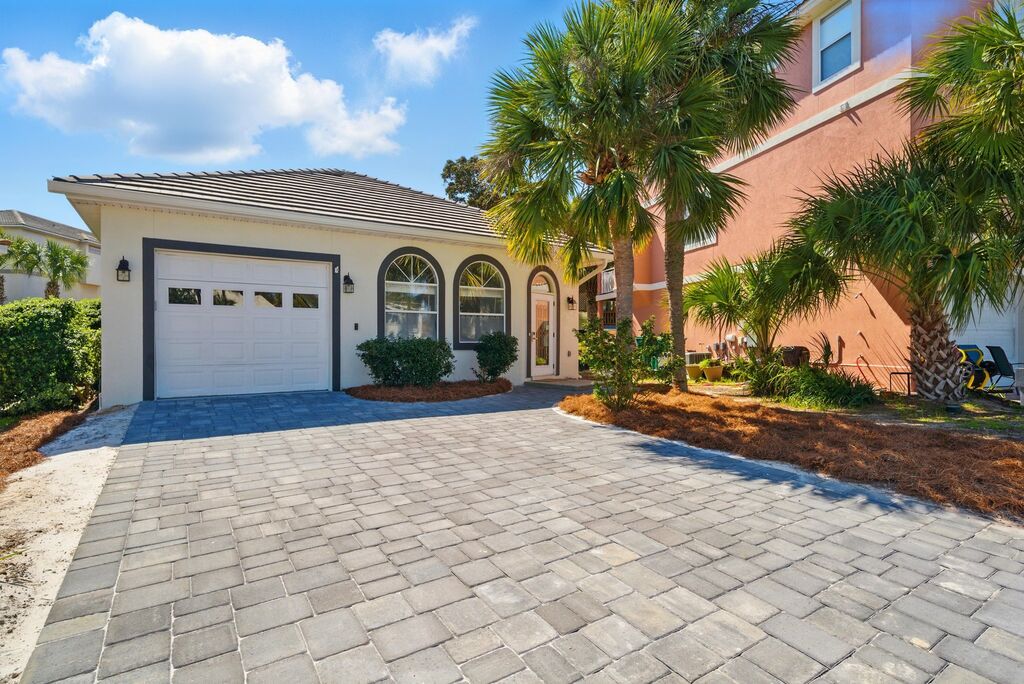2 House vacation rental located in Destin 1