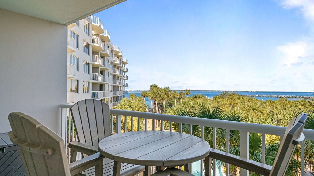 2 Condominium vacation rental located in Okaloosa Island 1