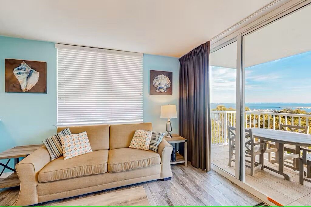 2 Condominium vacation rental located in Okaloosa Island 1