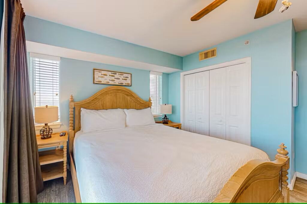 2 Condominium vacation rental located in Okaloosa Island 1