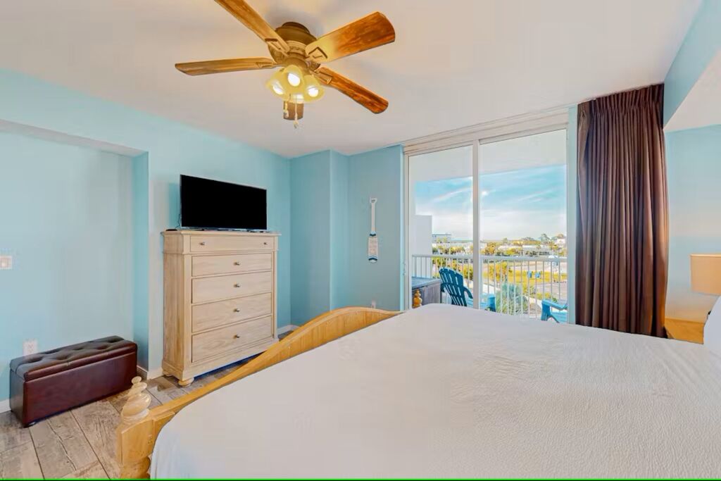 2 Condominium vacation rental located in Okaloosa Island 1