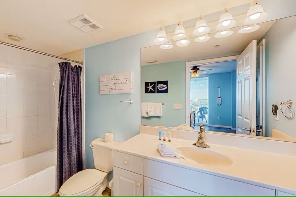 2 Condominium vacation rental located in Okaloosa Island 1