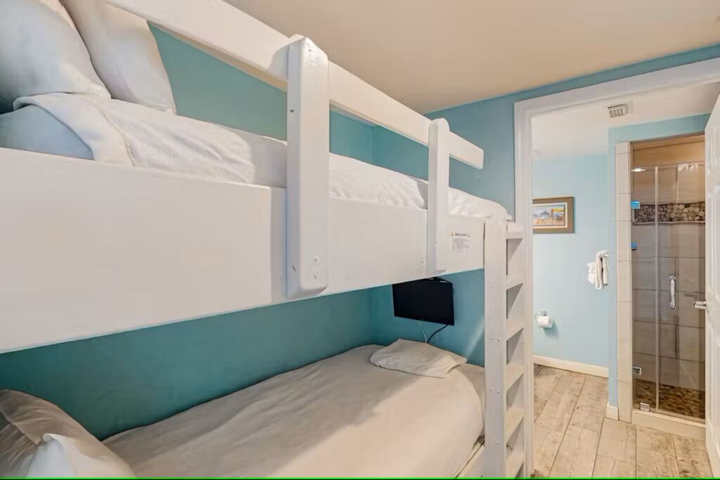 2 Condominium vacation rental located in Okaloosa Island 1