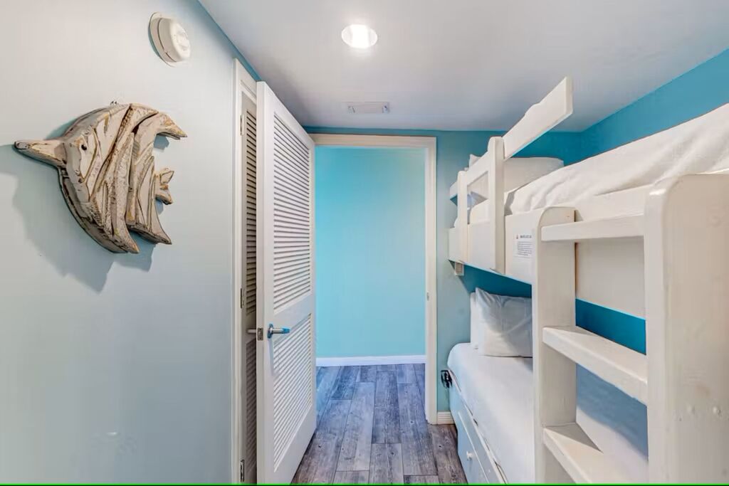 2 Condominium vacation rental located in Okaloosa Island 1