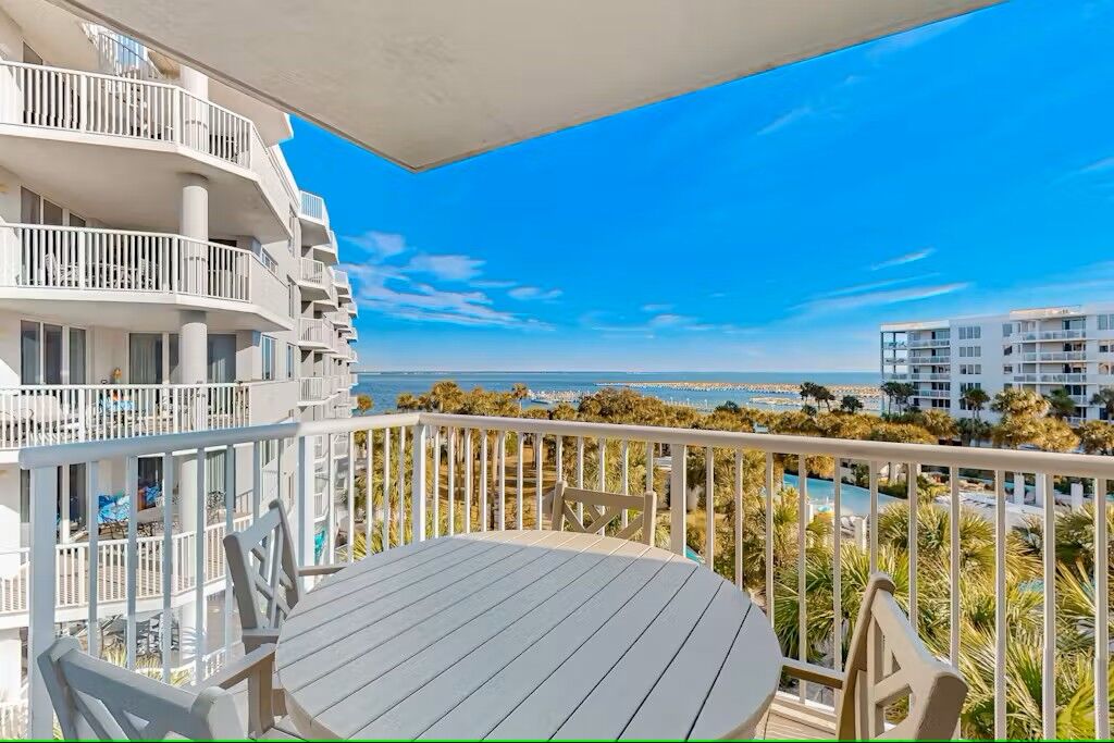 2 Condominium vacation rental located in Okaloosa Island 1
