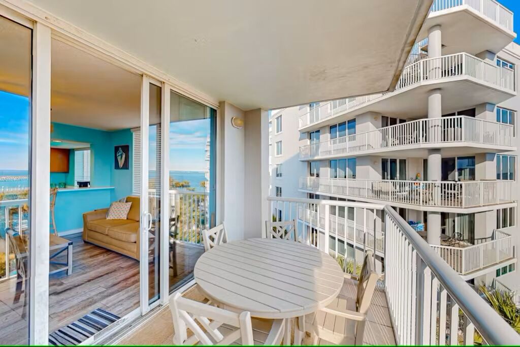 2 Condominium vacation rental located in Okaloosa Island 1