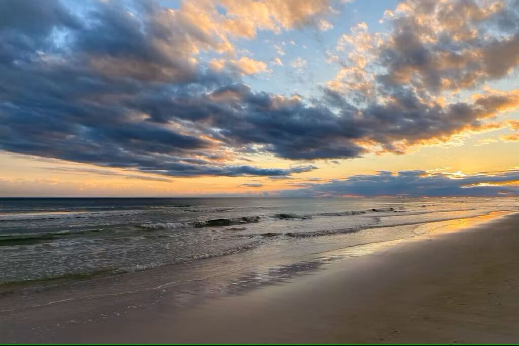 2 Condominium vacation rental located in Okaloosa Island 1