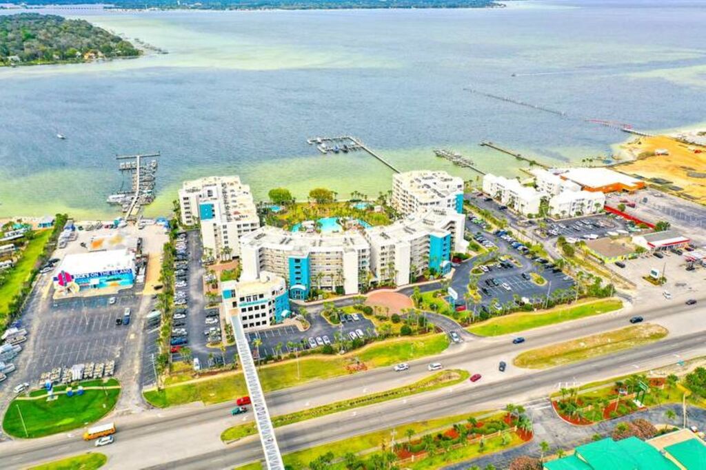 3 Condominium vacation rental located in Okaloosa Island 1