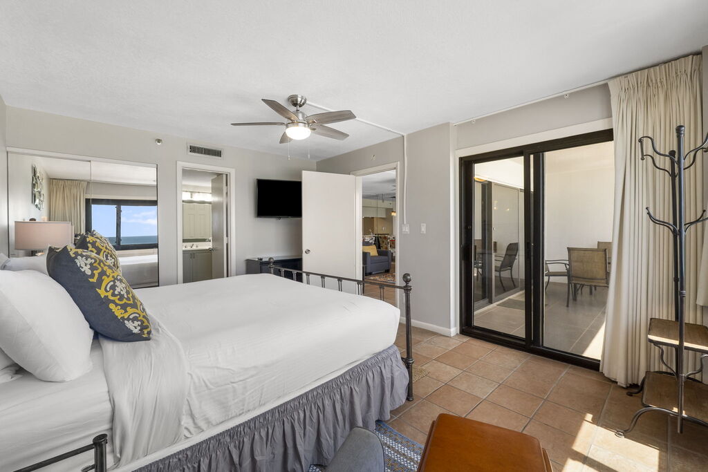 2 Condominium vacation rental located in Destin 1