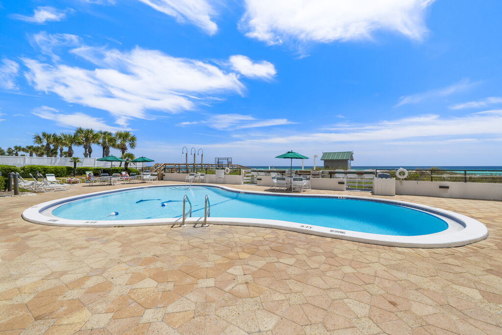 2 Condominium vacation rental located in Destin 1