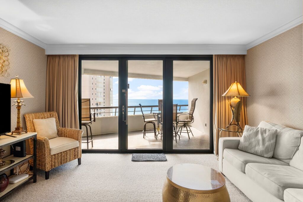 2 Condominium vacation rental located in Destin 1