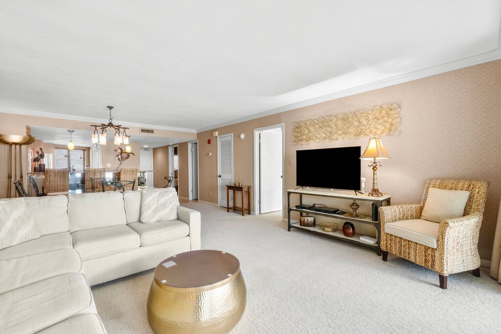 2 Condominium vacation rental located in Destin 1