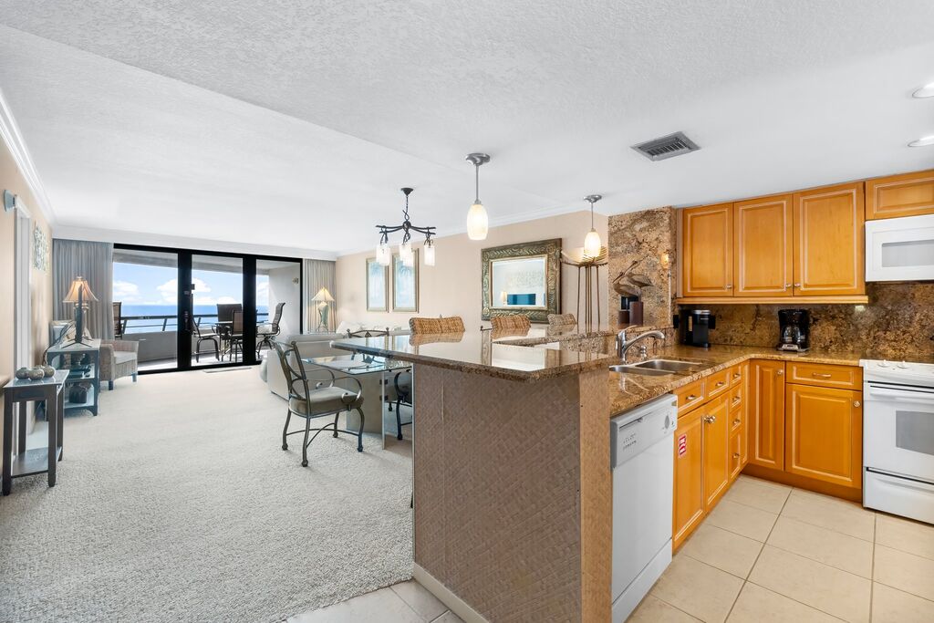2 Condominium vacation rental located in Destin 1