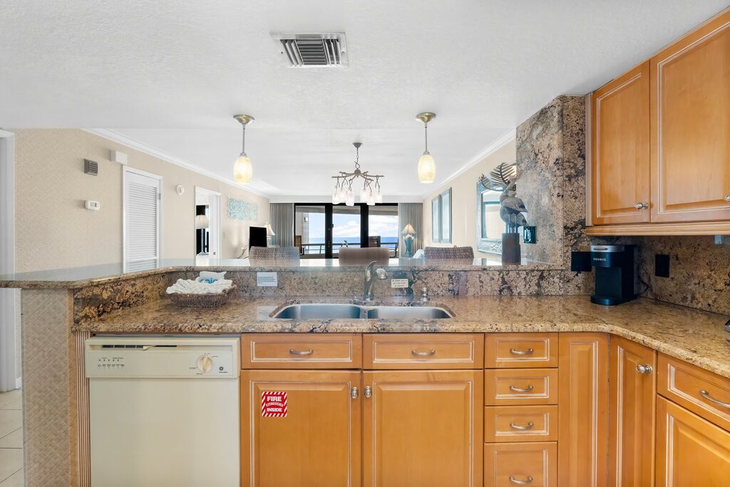 2 Condominium vacation rental located in Destin 1