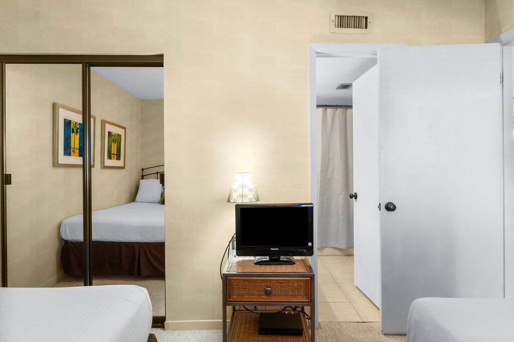 2 Condominium vacation rental located in Destin 1