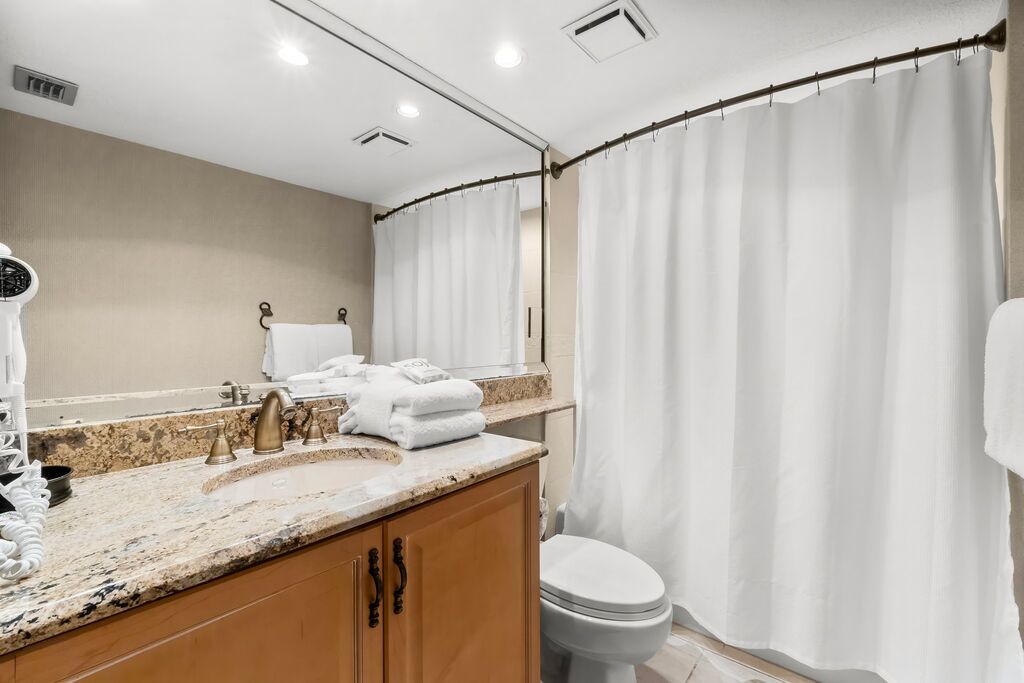 2 Condominium vacation rental located in Destin 1