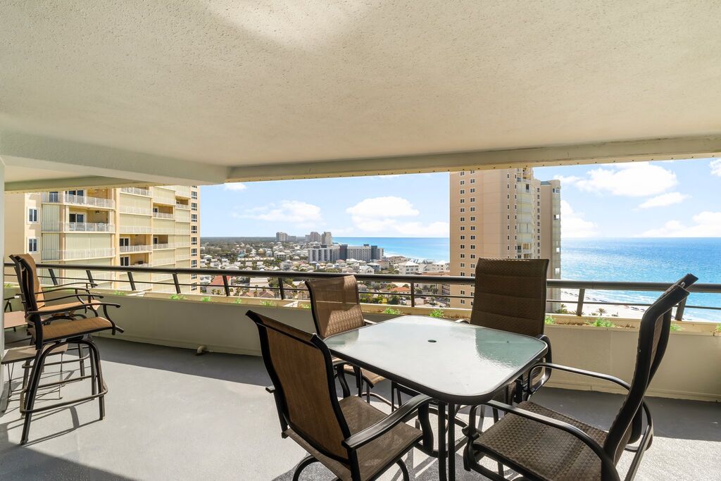 2 Condominium vacation rental located in Destin 1
