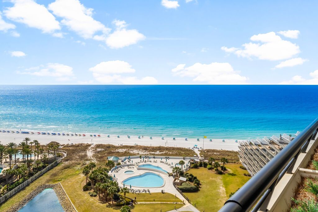 2 Condominium vacation rental located in Destin 1