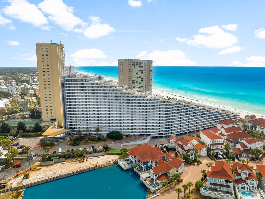 2 Condominium vacation rental located in Destin 1