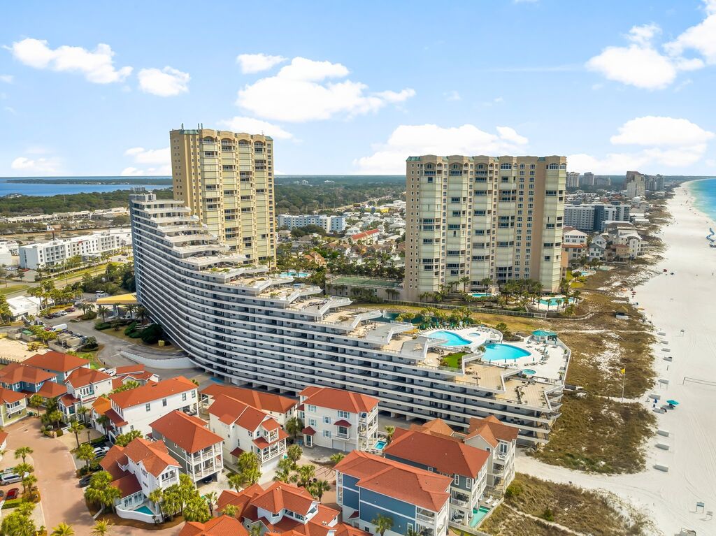 2 Condominium vacation rental located in Destin 1