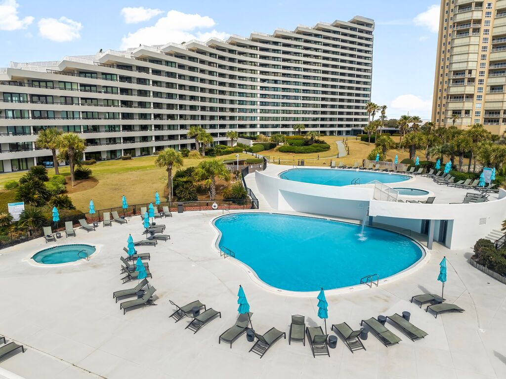 2 Condominium vacation rental located in Destin 1