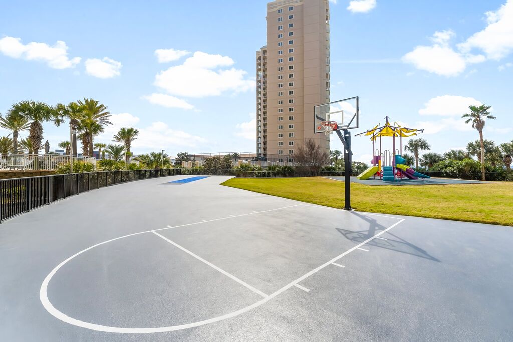 2 Condominium vacation rental located in Destin 1