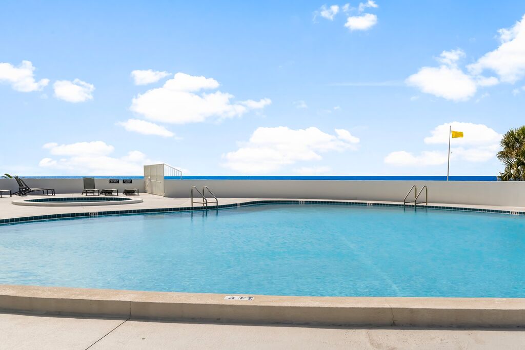 2 Condominium vacation rental located in Destin 1