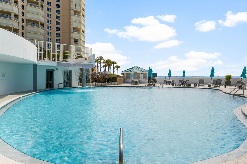 2 Condominium vacation rental located in Destin 1