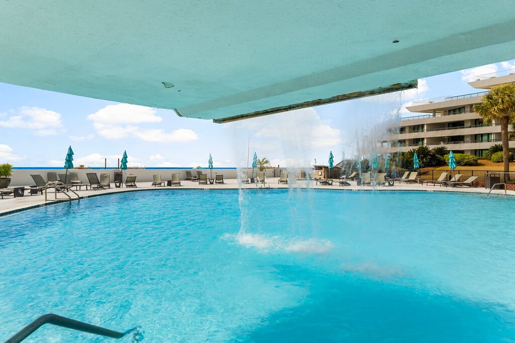 2 Condominium vacation rental located in Destin 1