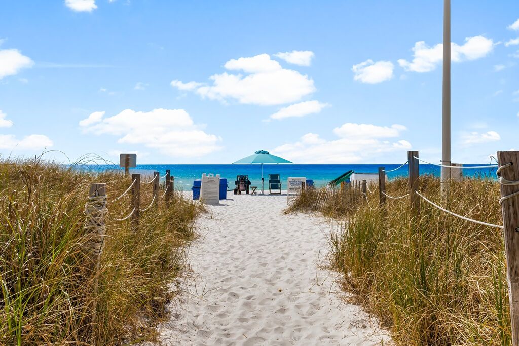 2 Condominium vacation rental located in Destin 1