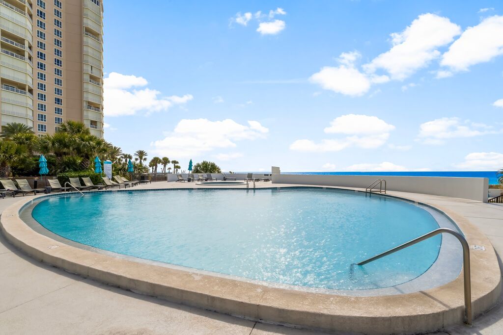 2 Condominium vacation rental located in Destin 1
